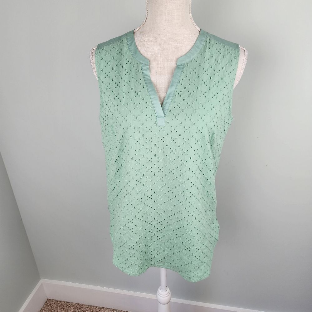 EDDIE BAUER WOMEN'S SLEEVELESS EYELET MIX TOP SIZE SMALL NWT